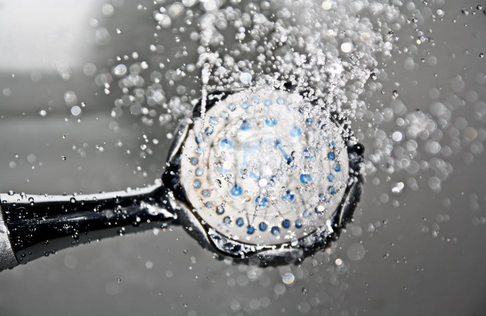 Hulpmiddelen voor ouderen relevant aan de douche